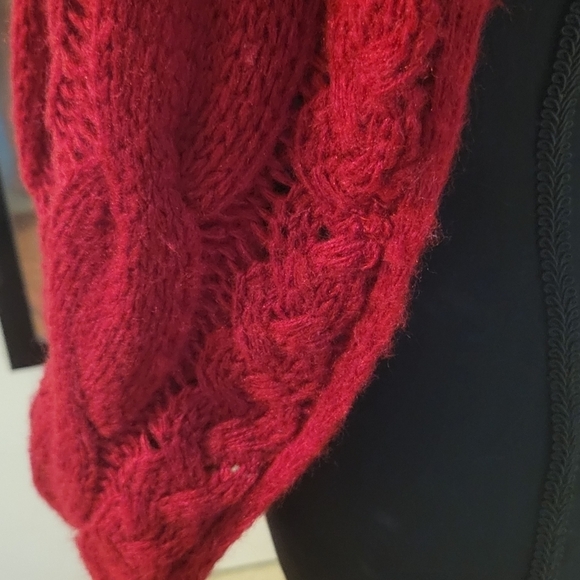 Matrices Ladies Red knitted scarf - Picture 5 of 6